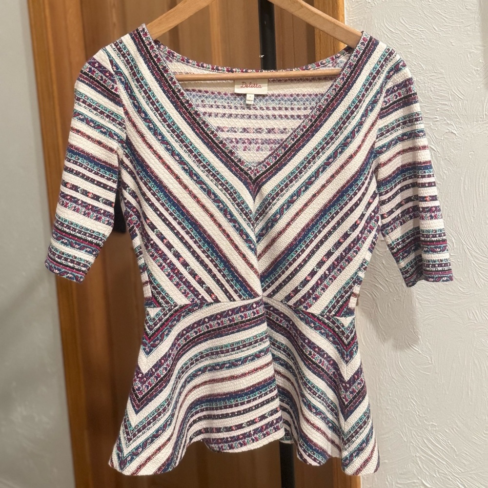 Deletta Multicolor Striped V-Neck Top